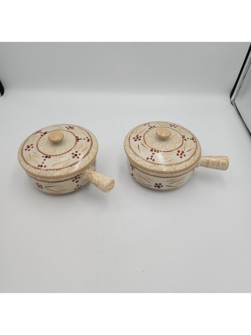 Temptations Old World Lid Covered Handled Soup Bowls 15oz Set 2